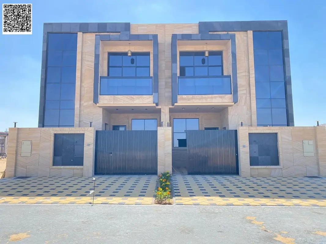 A villa at a price including registration and ownership fees on the main street, ready for occupancy in the most prestigious areas of Ajman, freehold