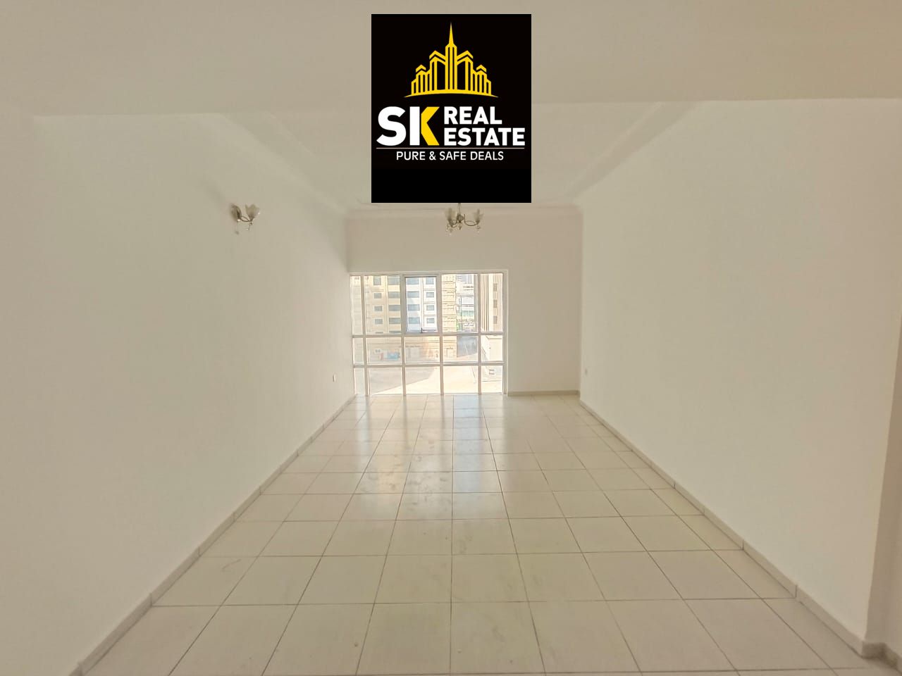 LEVISH 2BHK APARTMENT WITH BUILT-IN WARDROBES EASY EXIT TO DUBAI READY TO MOVE