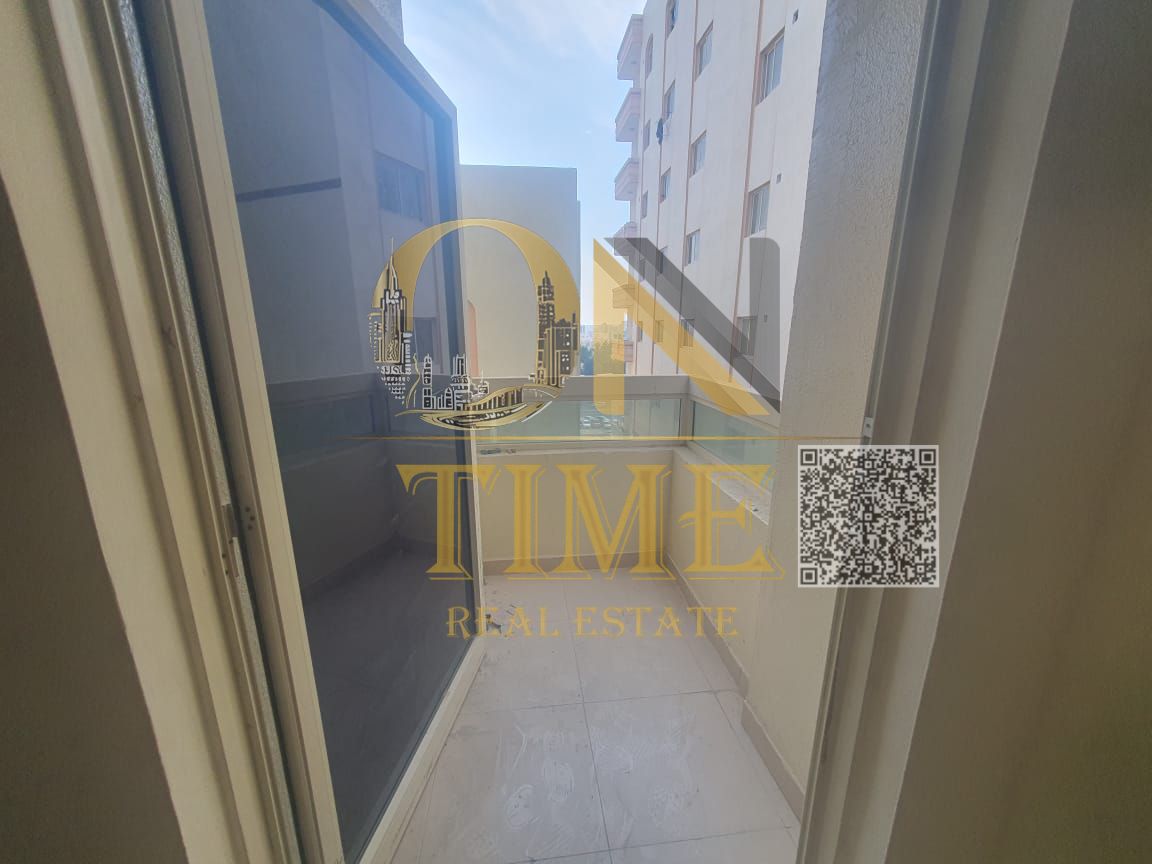 Three bedrooms | Three bathrooms | Family building | Balcony | Dirt parking
