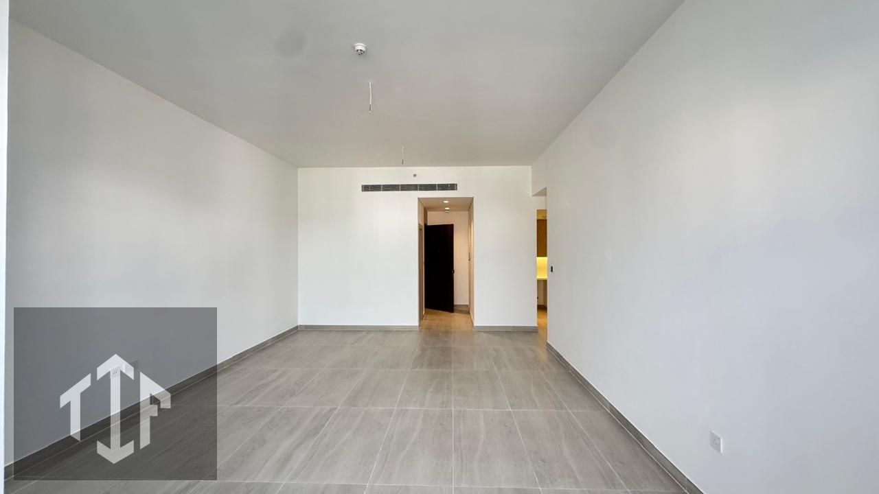 High Floor Prime Location Unfurnished 3 bhk Ready To Move