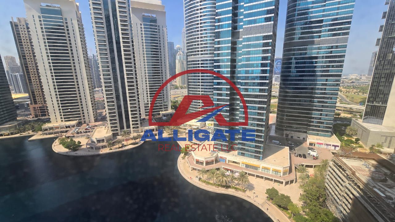 HIGH FLOOR/ LAKE VIEW / SPACIOUS LAYOUT /