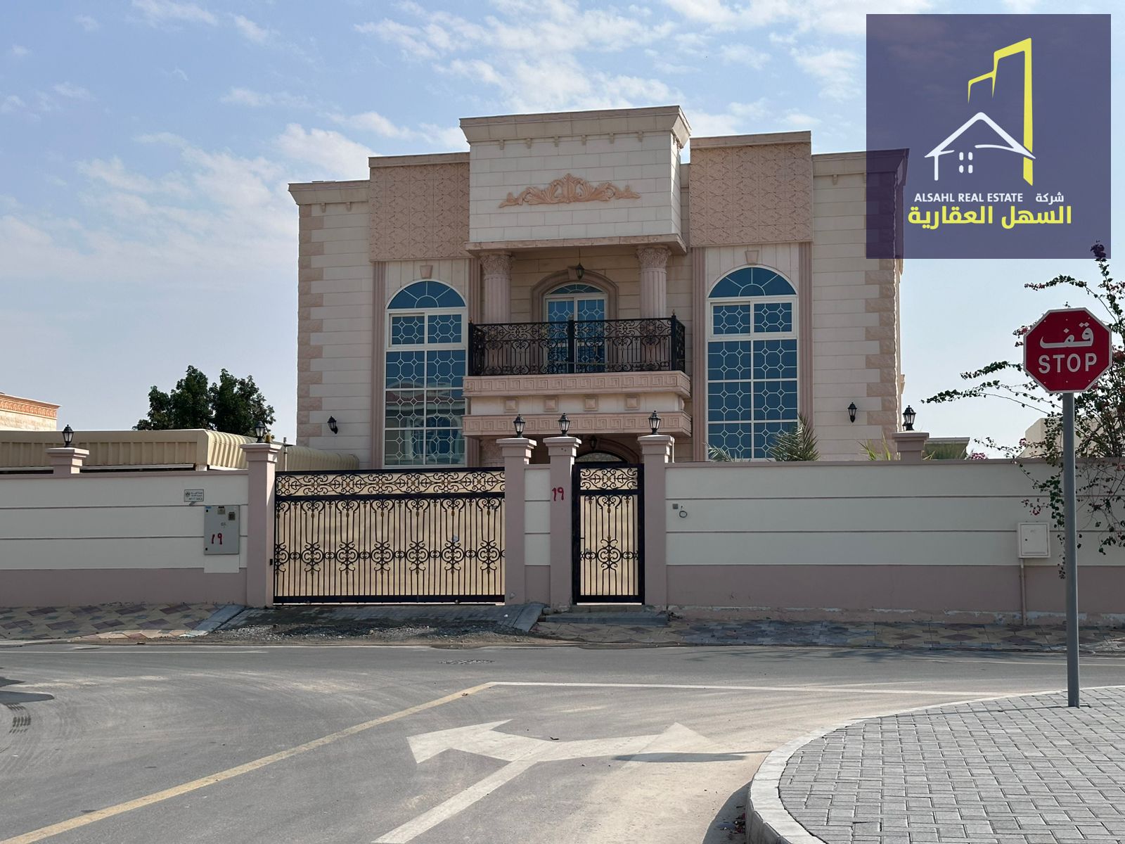 For sale: Residential villa in an excellent location opposite the mosque on Qar Street in the Al-Nakhilat area, Al-Hira suburb.