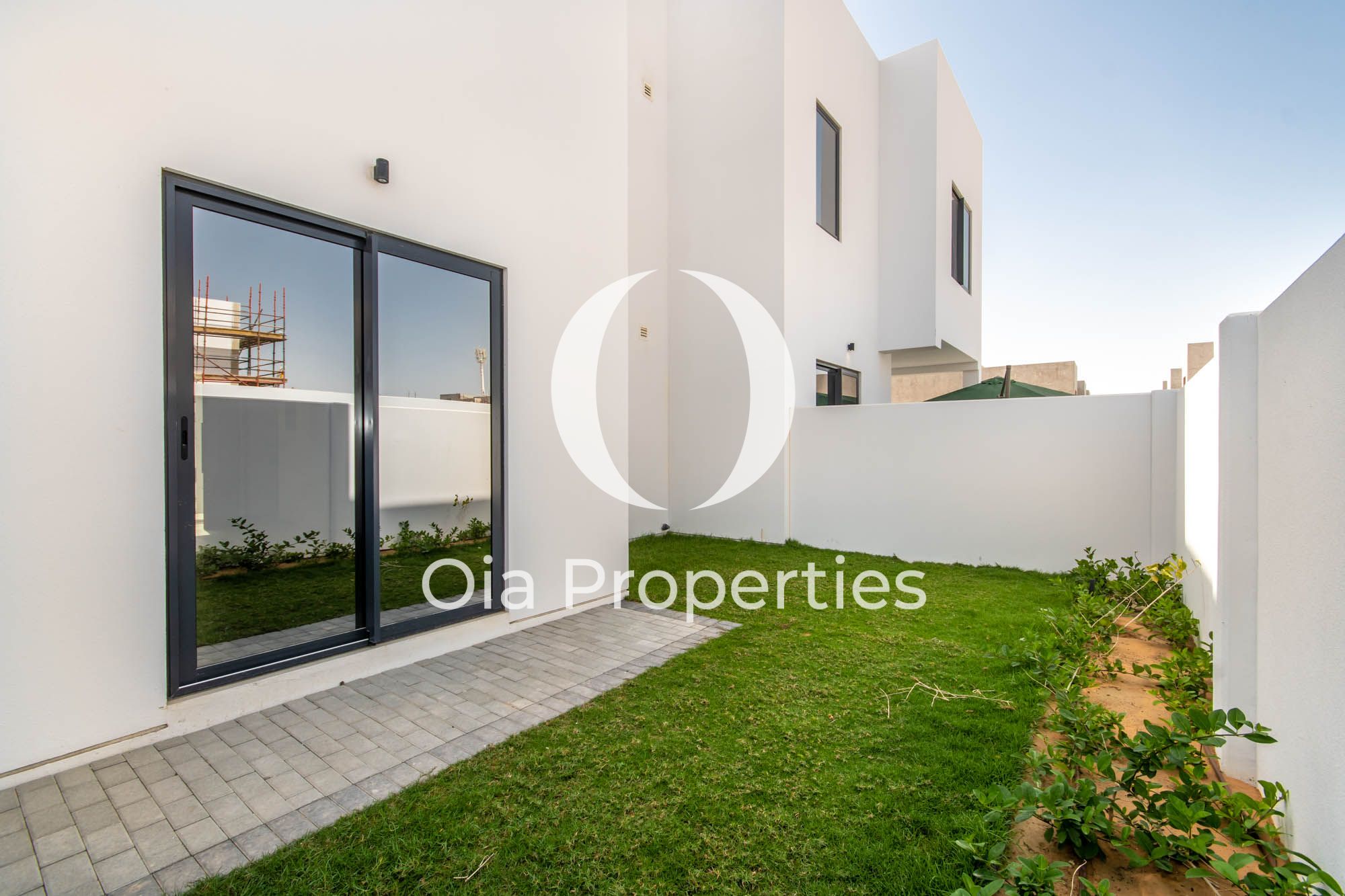 Luxury 3BR+Maid| Corner Townhouse | Private Garden