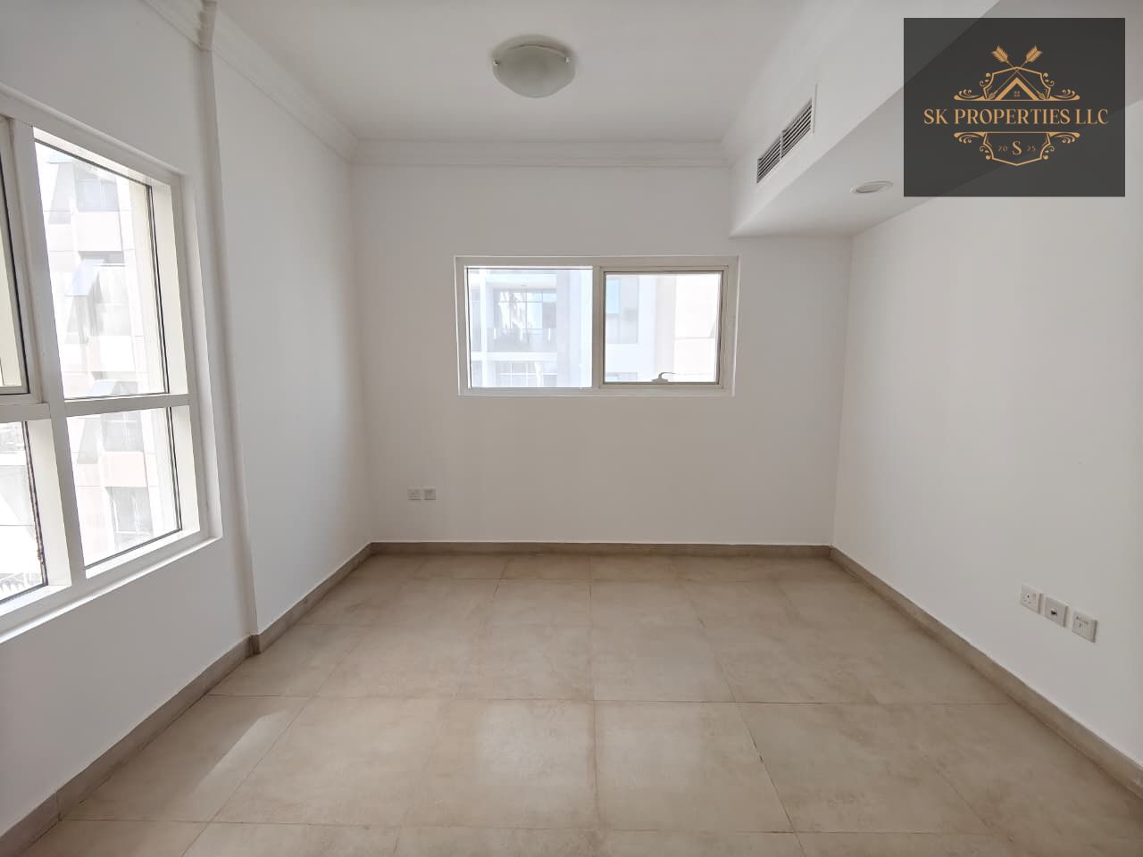 Modern luxury 1 bedroom apartment prime location family friendly living atmosphere balcony parking