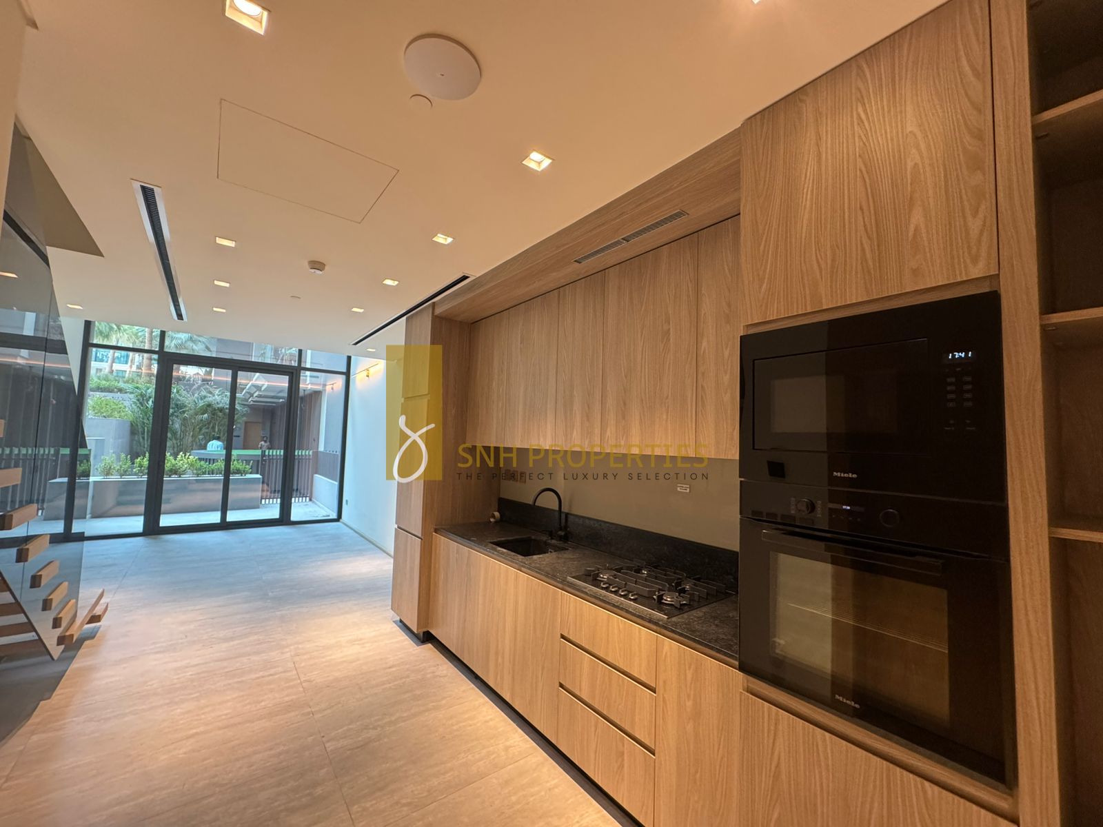 1 BR DUPLEX | COMMUNITY VIEW | HIGH ROI