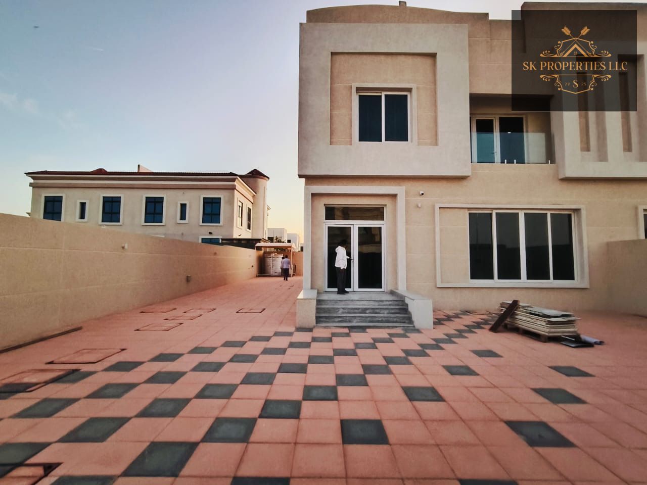 Modern stylish design luxury villa prime location family friendly living environment majlis maid room with bath big size parking garage