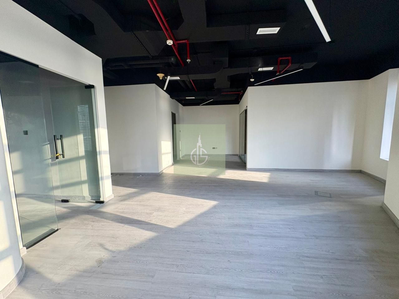 Fully Fitted - Prime Location - Ready To Move