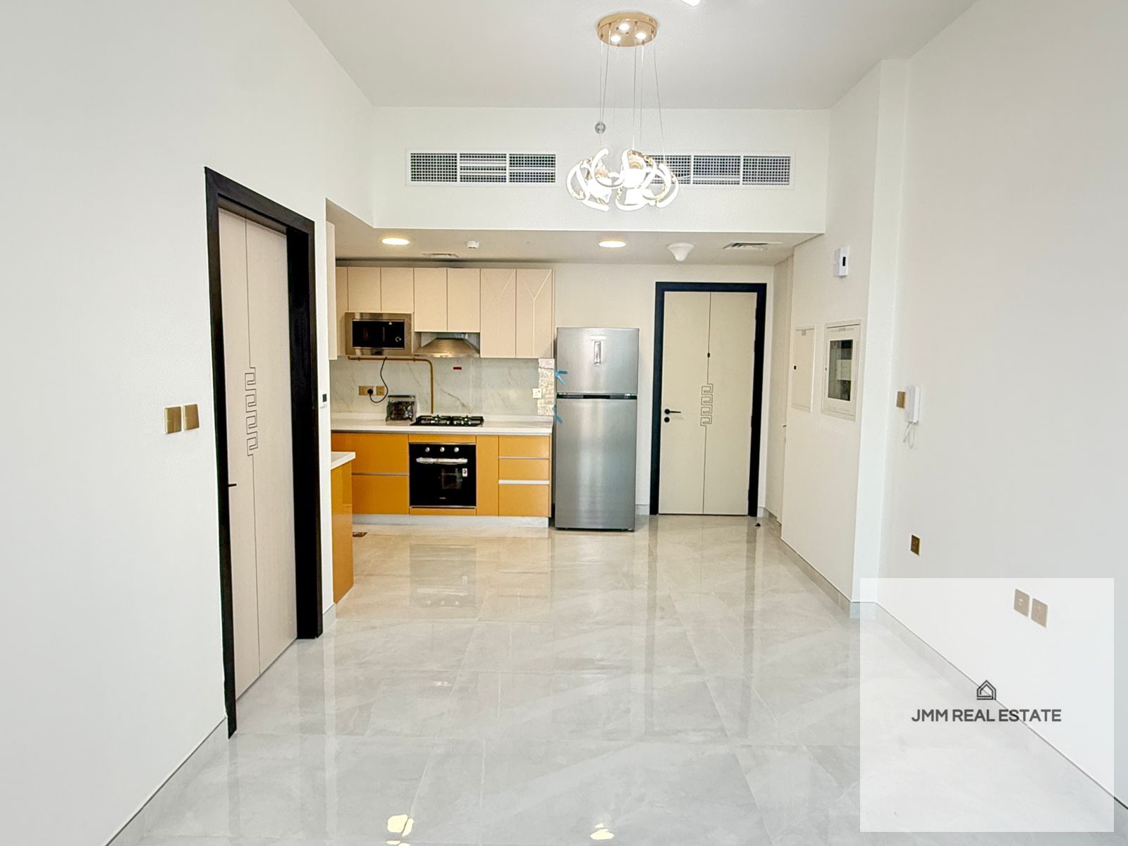 Top Floor | Ready to Move-In | Closed Kitchen
