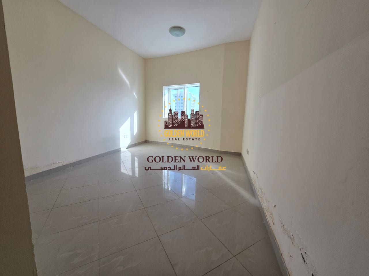 One-bedroom apartment with sea view for rent in Sharjah Al Majaz 1, free AC, gym and pool, 2 bathrooms, spacious layout, prime location near all servi