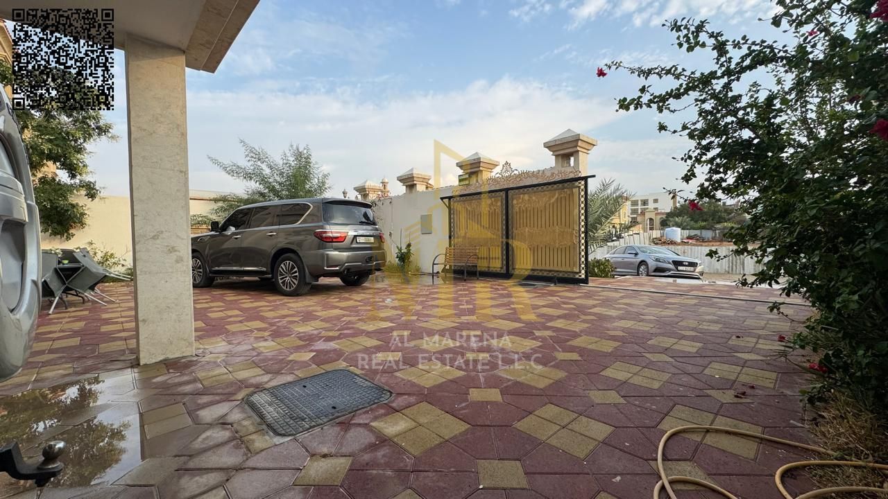 A villa with all electricity, water and air conditioning fees included, on the main street, ready to move in, in the most prestigious areas of Ajman.