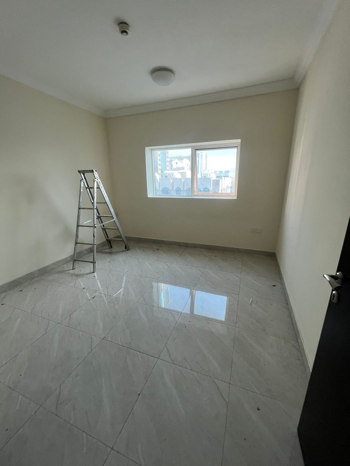 1BHK apartment for rent in Al Majaz 2, located in a prime and lively area close to all services. The apartment offers free parking, flexible payment i