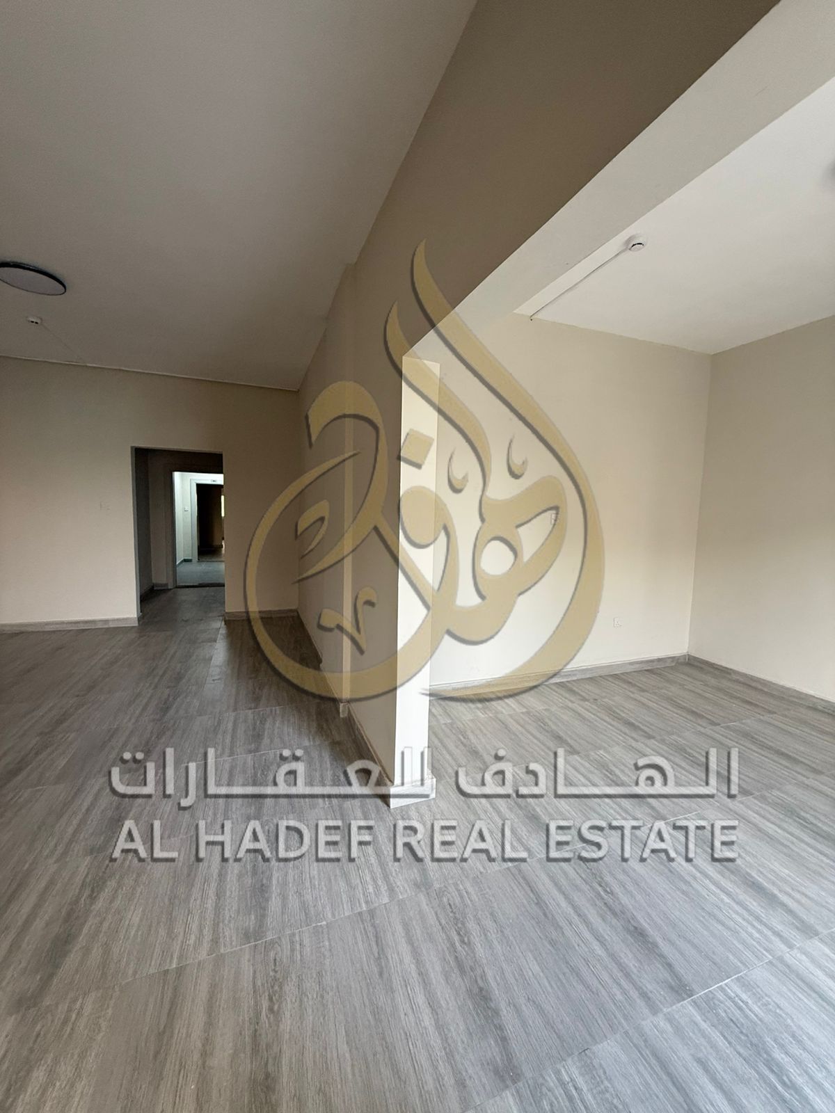 Annual rent in Sharjah, Al Wahda area, Al Majaz 2. Payments in 4 or 6 installments. Security deposit: non-cash check. Contract attestation is the resp