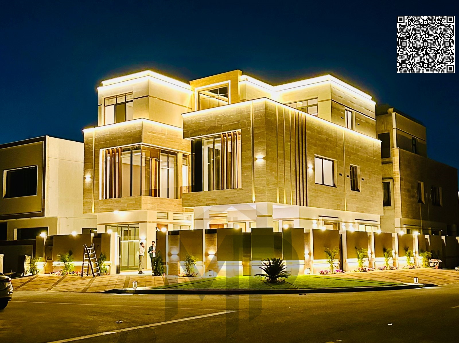 Luxury corner villa with 7 bedrooms | Private pool, elevator, and rooftop terrace. All-inclusive.