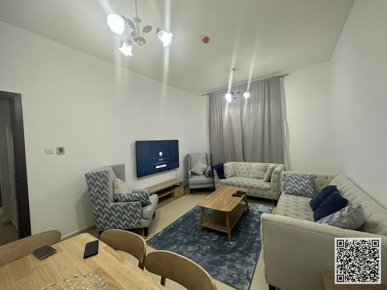 Fully furnished two-bedroom apartment with a hall, with open view balcony, including all services, with private parking.