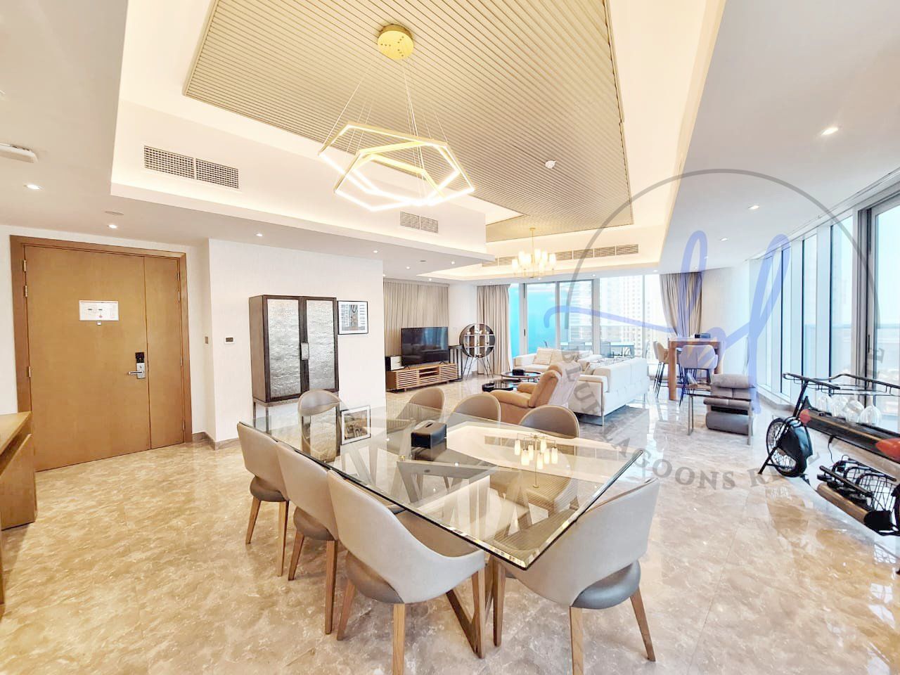 Majestic Top Home | Full Panoramic Views | Call Me
