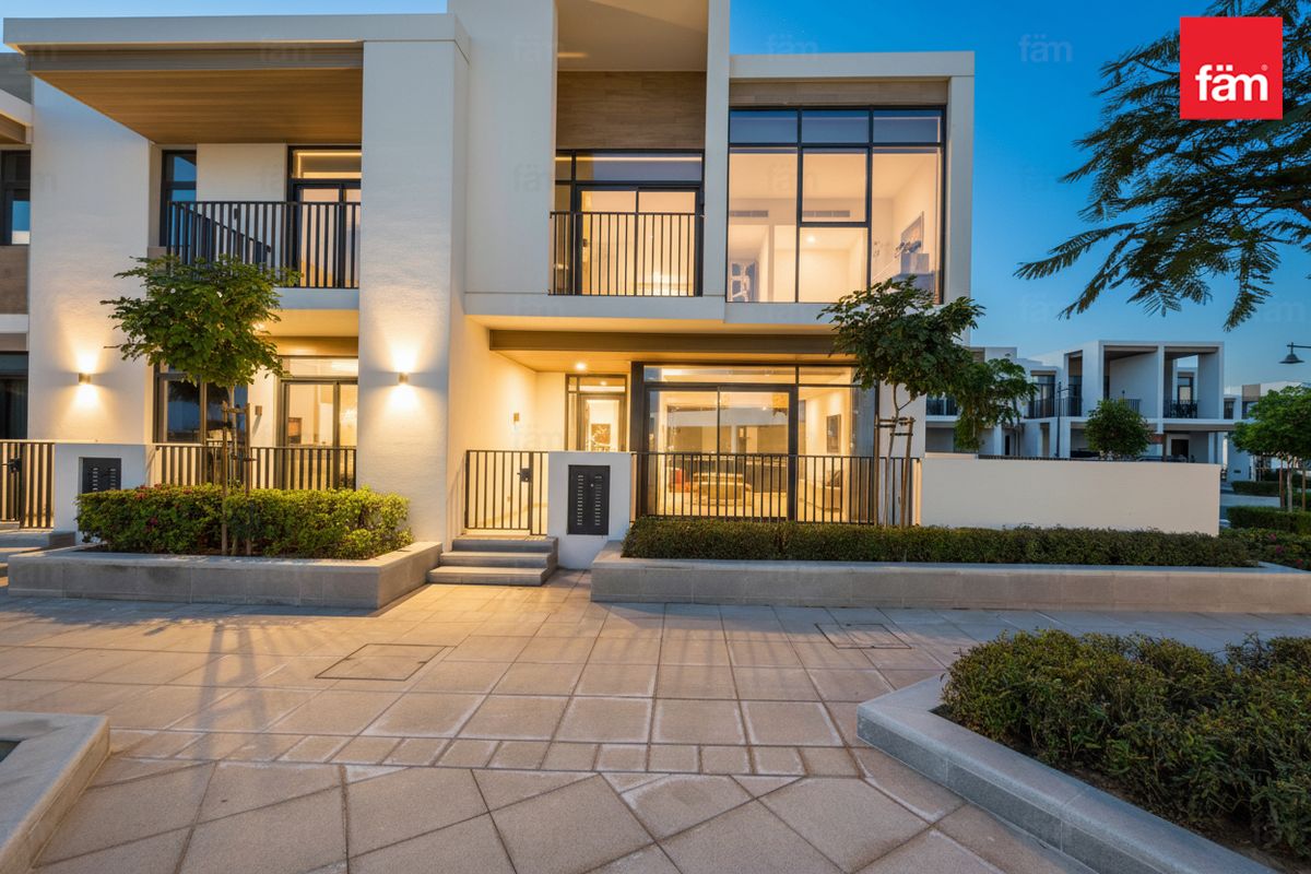Spacious 4BR Duplex Corner | Single Row
