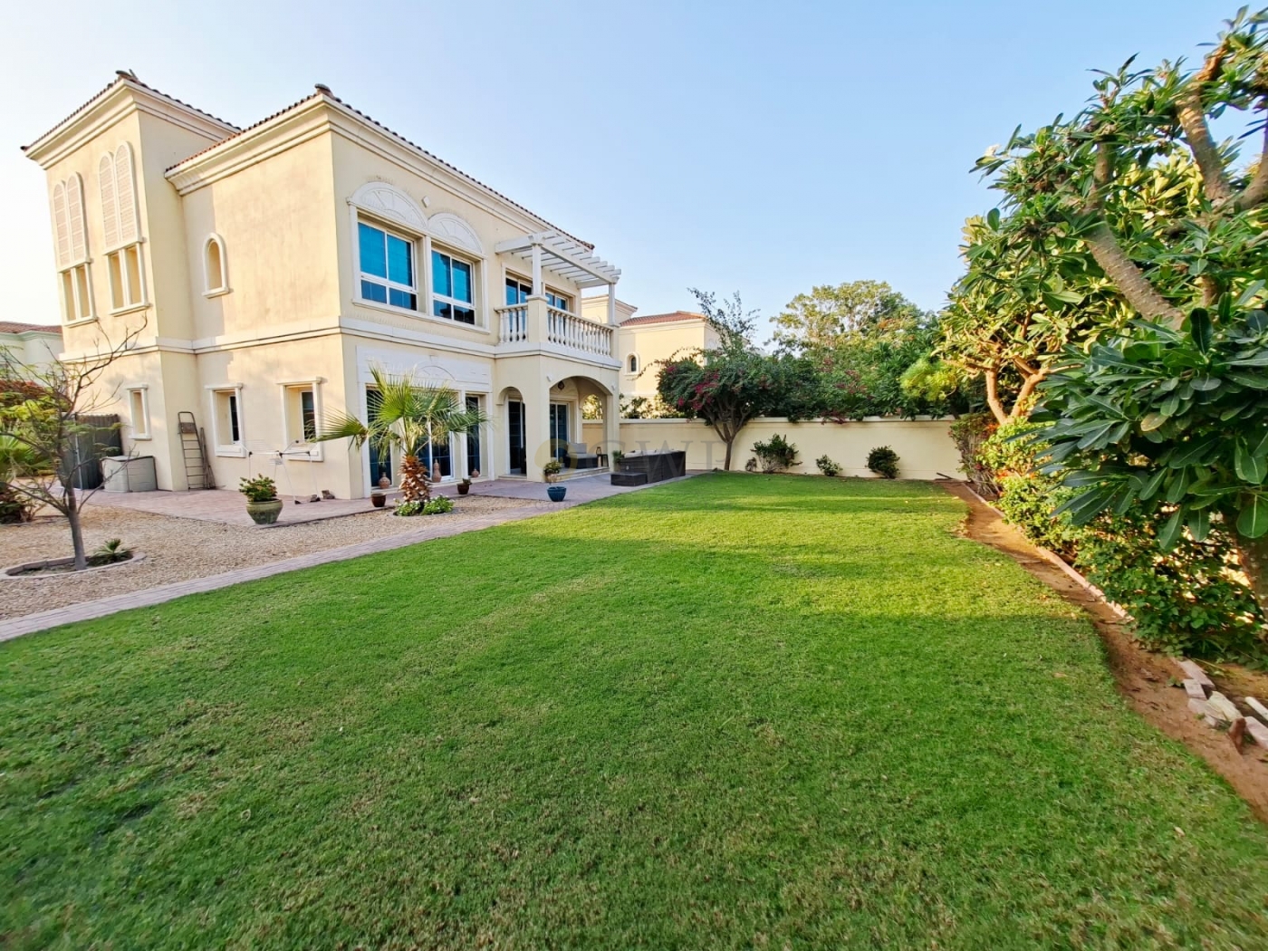 From Feb 1 |Sunny and Bright |Huge Green Backyard