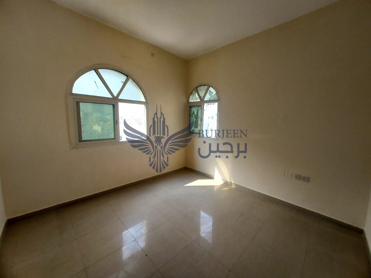 Ready to move 1bhk with 2bhat room siplit ac central gas