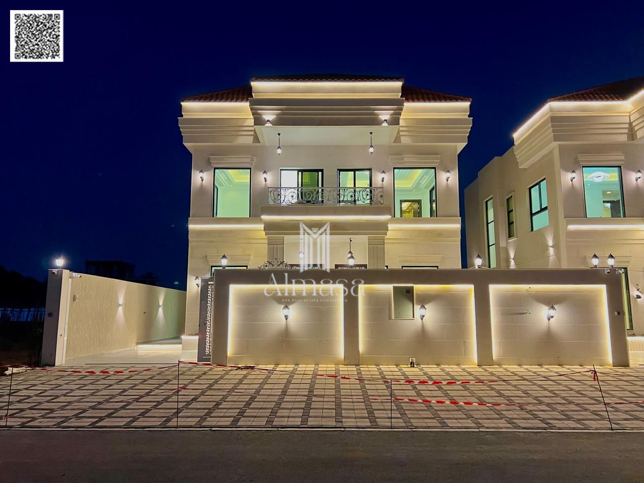 A golden opportunity to own a classic-design villa with a large yard and high-end finishes at a negotiable price. Freehold ownership.