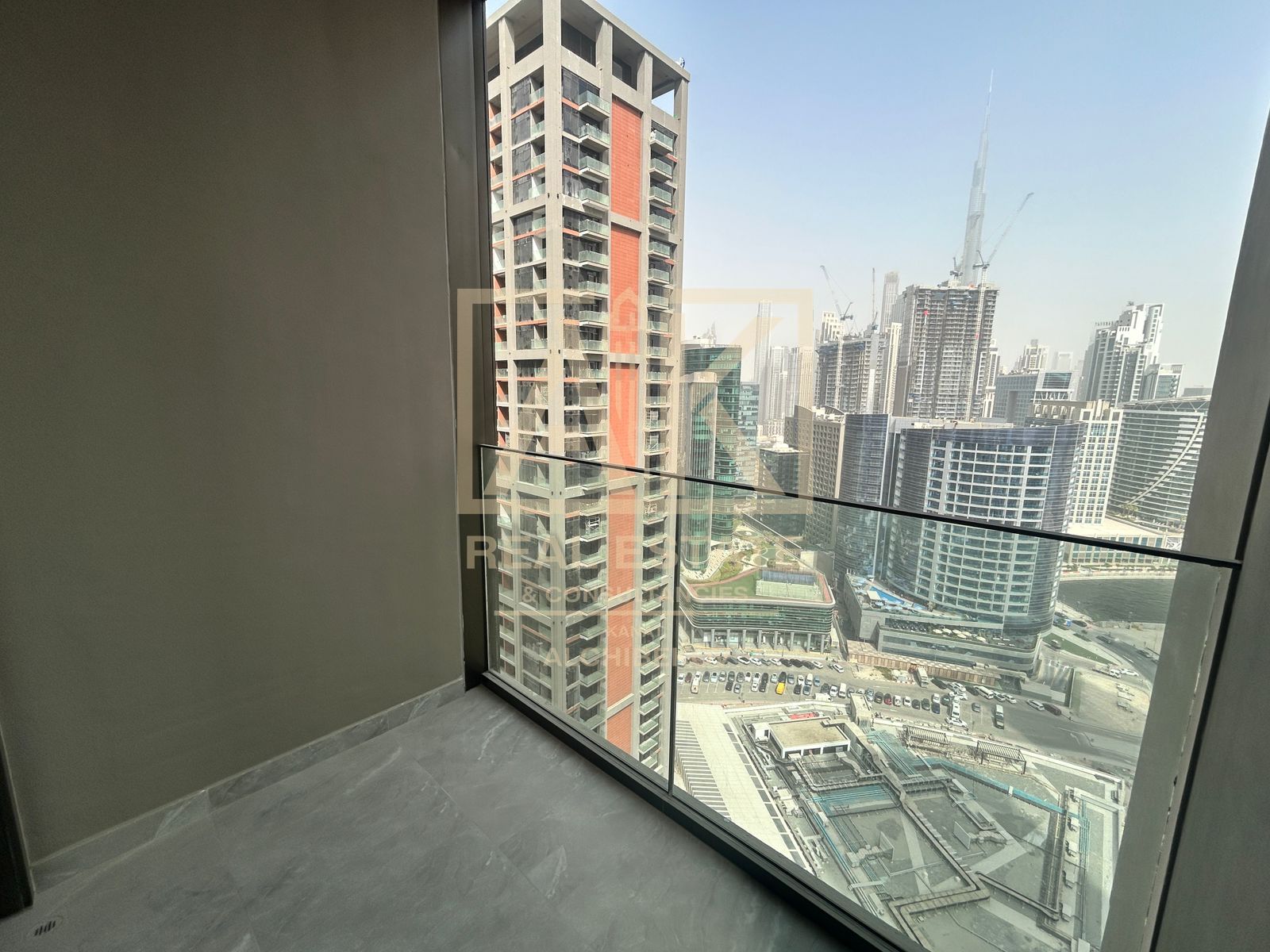 Unfurnished | Burj Khalifa and Canal View | Prime Location