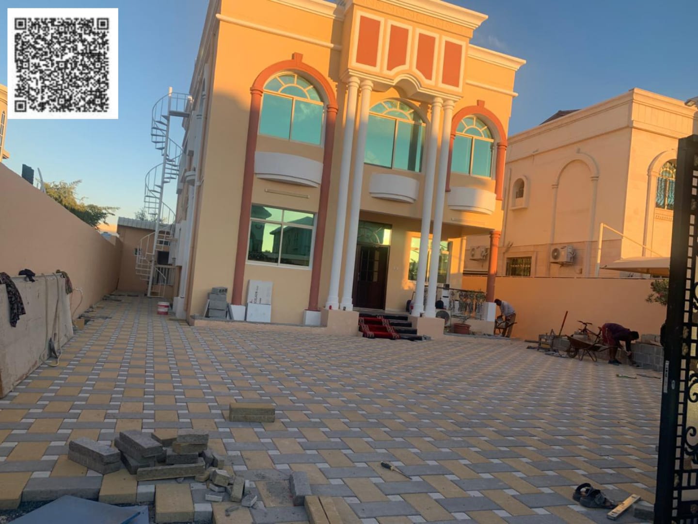 Villa for Rent - Al Rawda 2 The villa consists of two floors: First floor: Bedroom - Living room - Majlis - Kitchen. Second floor: 4 master bedrooms -