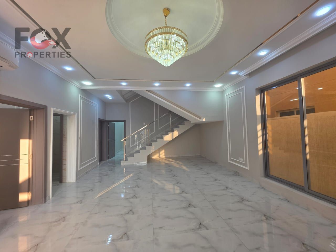 Villa in a prestigious and quiet residential area, suitable for families, located close to all services and amenities, with easy access to main roads.