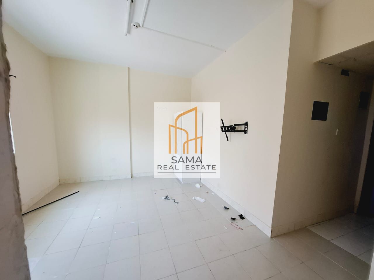 Company staff studio flat avilable big size close kitchen only 18k muwaileh
