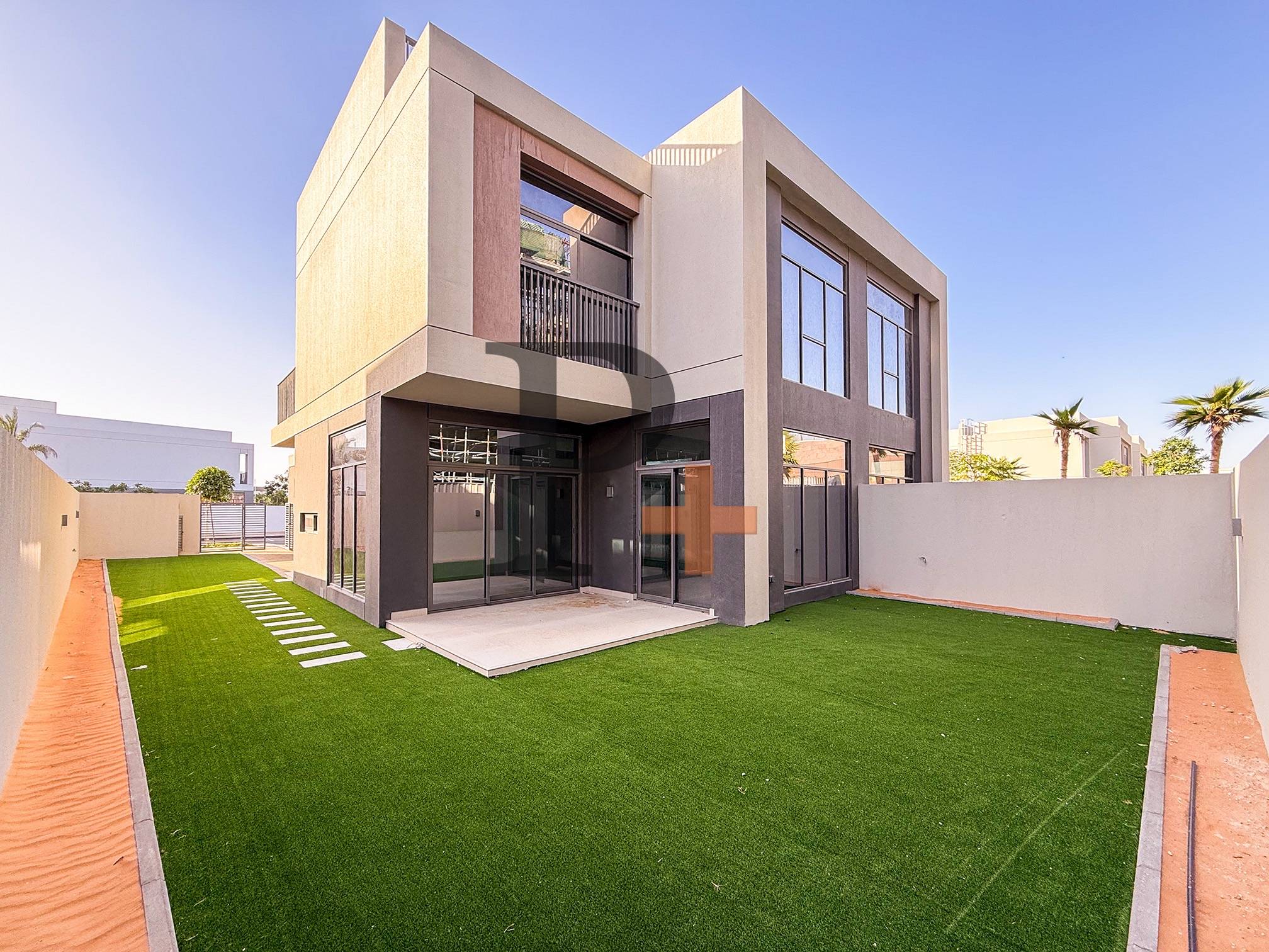 Landscaped unit | Close to Beach | Roof Access