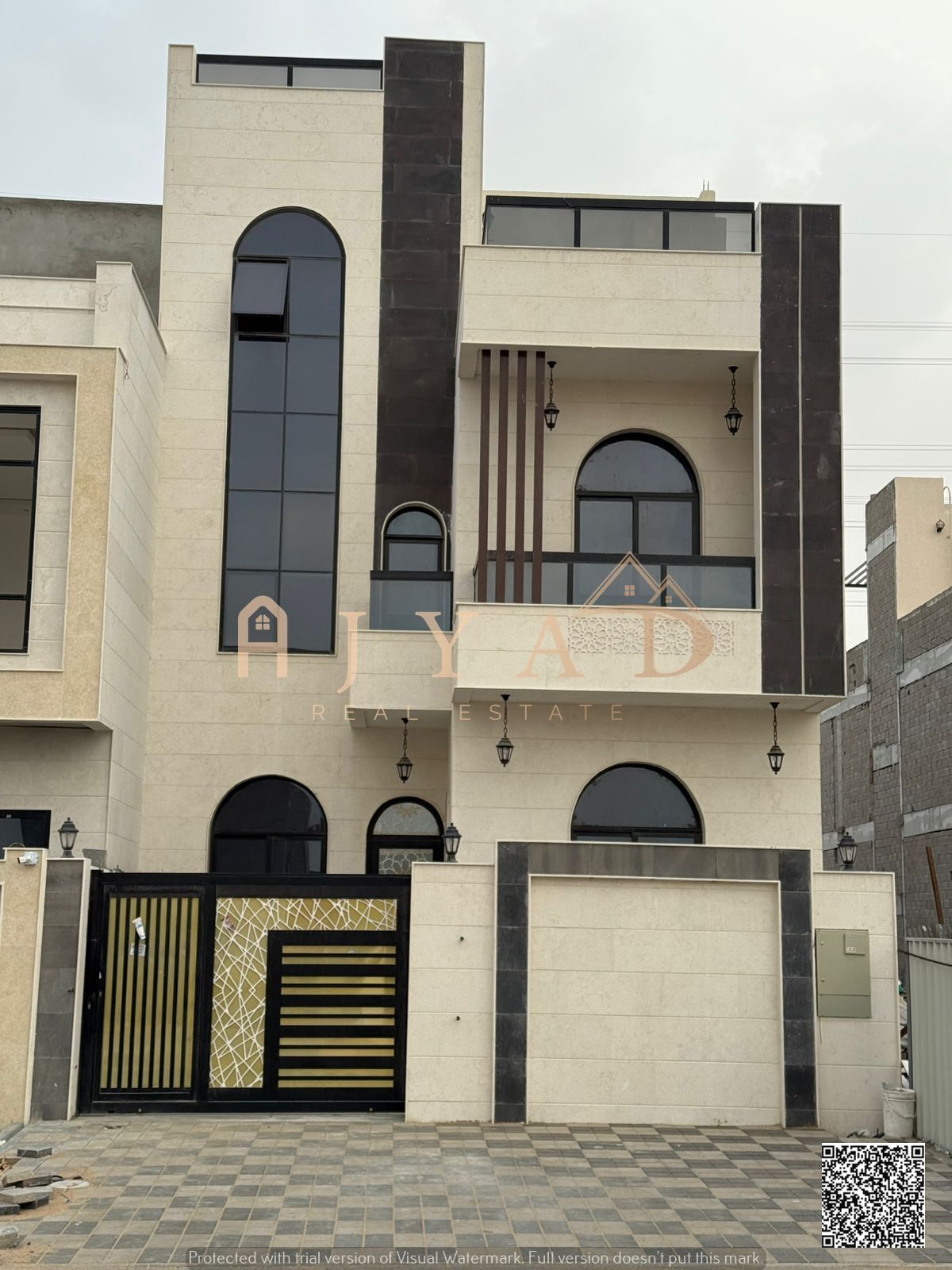 Special cash price for a villa including registration and ownership fees. Freehold ownership for all nationalities in Al Haliyo. Two floors plus a roo