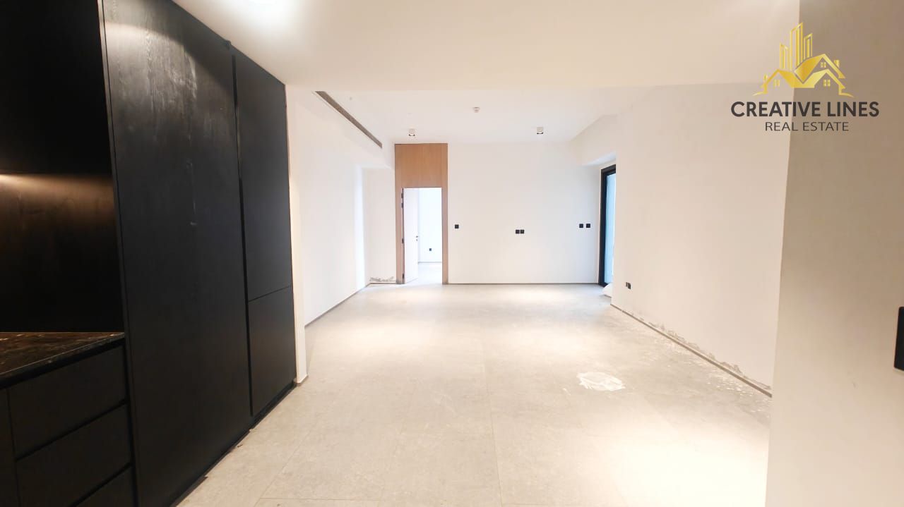 WITH PRIVATE POOL//OPEN KITCHEN//READY TO MOVE
