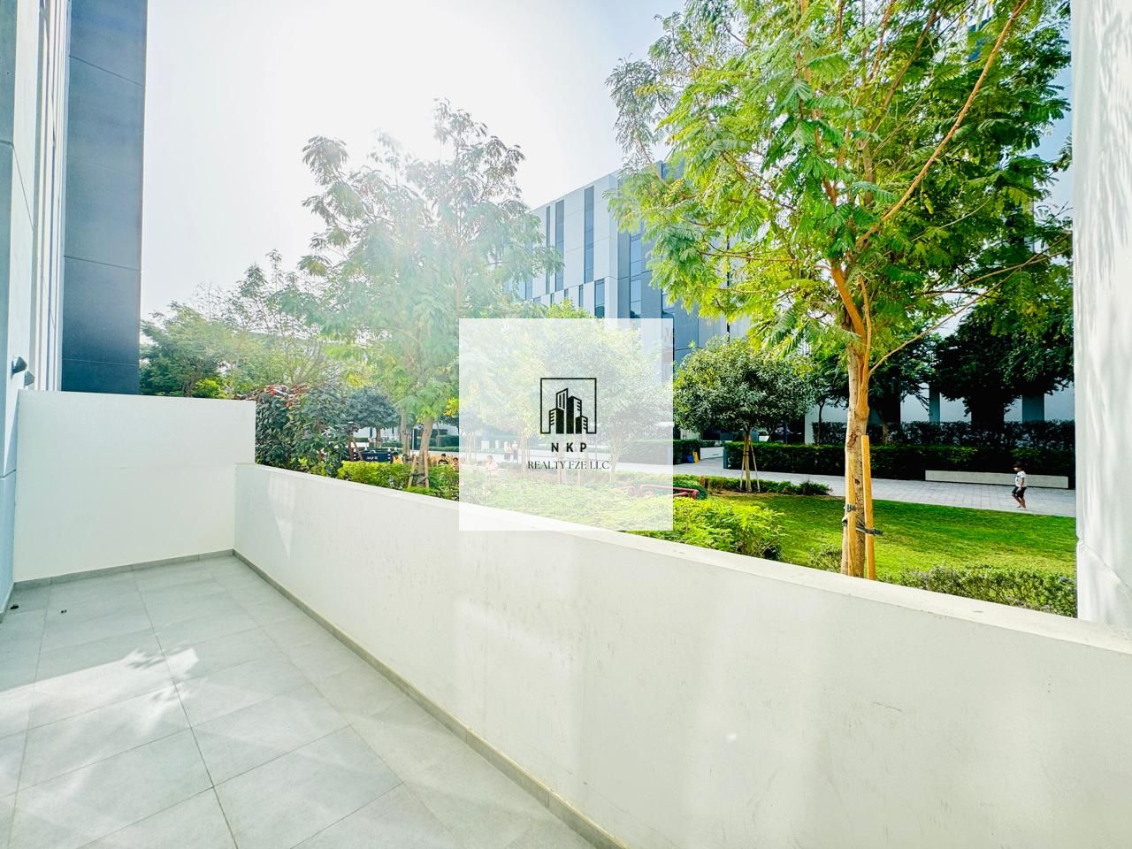 Spacious luxurious 1bhk apartment with 2 bathrooms and balcony