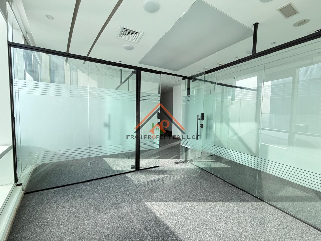 PRIME LOCATION || GLASS PARTITIONS || VACANT || CANAL VIEW