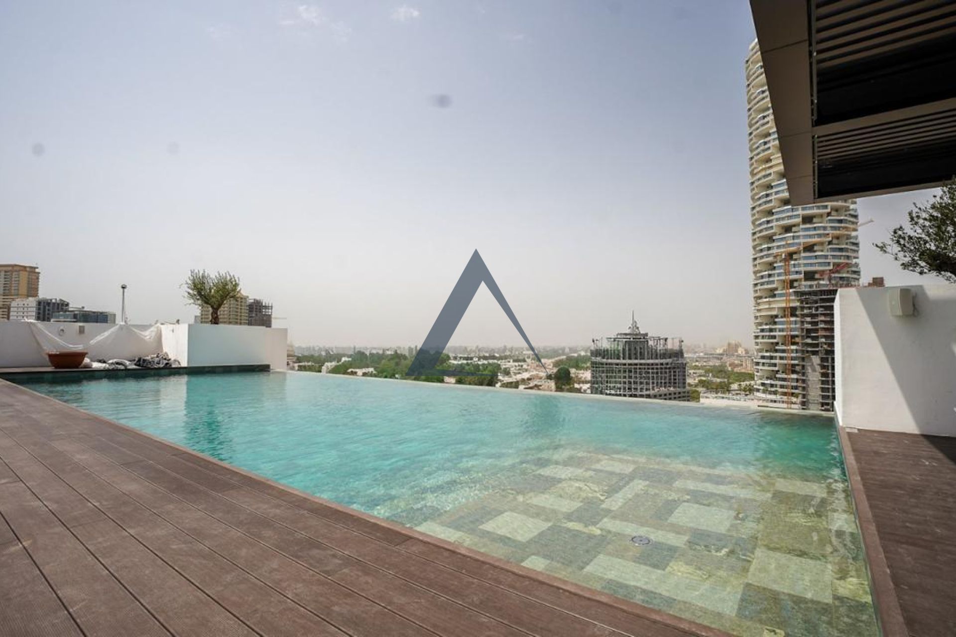 Stunning 2 B/R | Spacious | Ready to Move