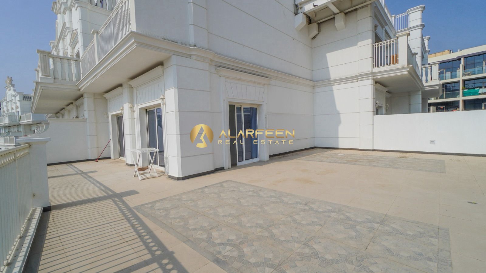 Huge Terraced | Fitted Kitchen | Ready to Move in