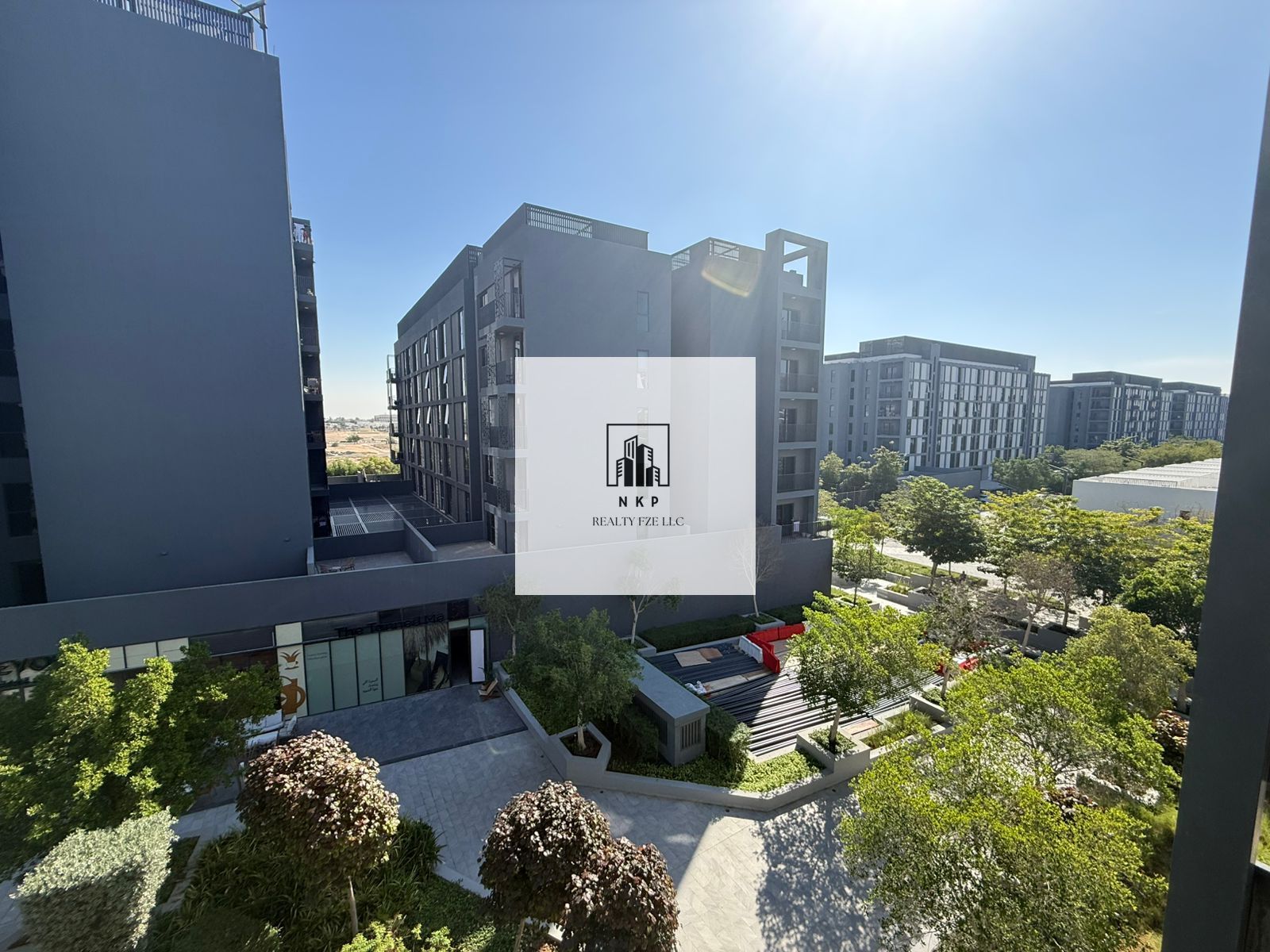 Spacious luxurious 1bhk apartment with balcony and closed kitchen 2 bathrooms
