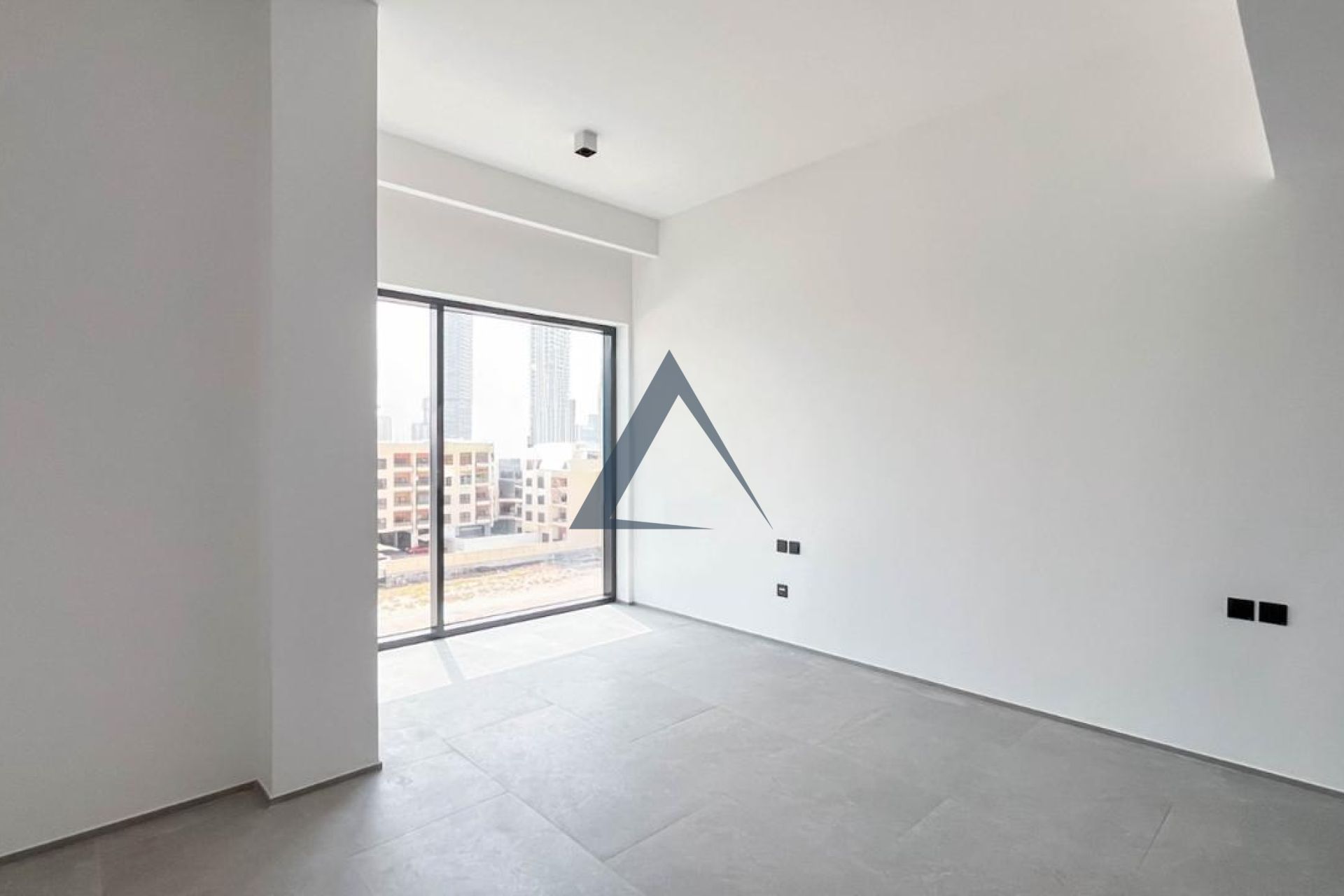 Stunning 2 B/R | Spacious | Ready to Move