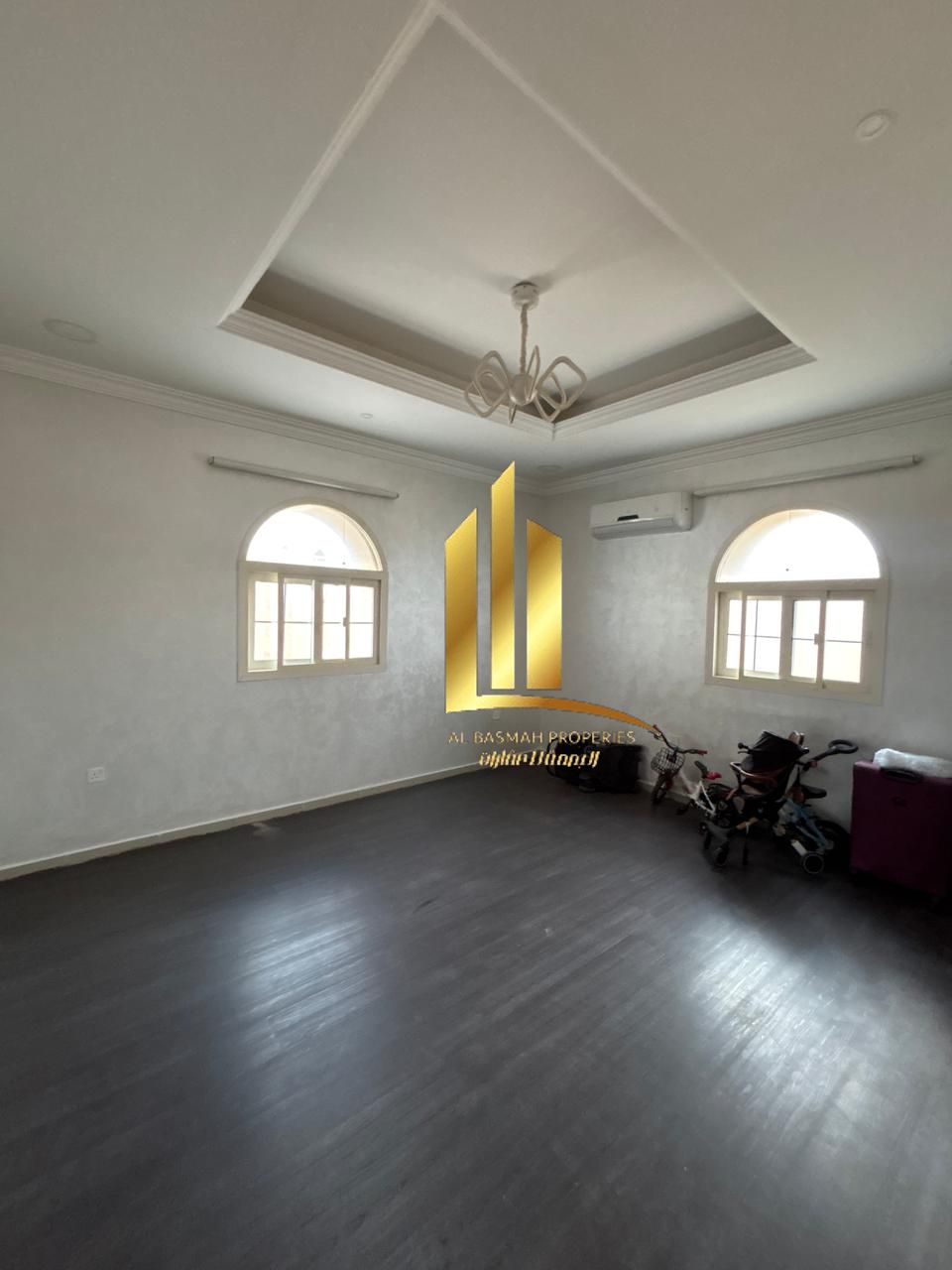 Villa for sale in Al Qarain 2, Sharjah Excellent location, second plot from the main road, facing schools Land area: 18,000 sq ft