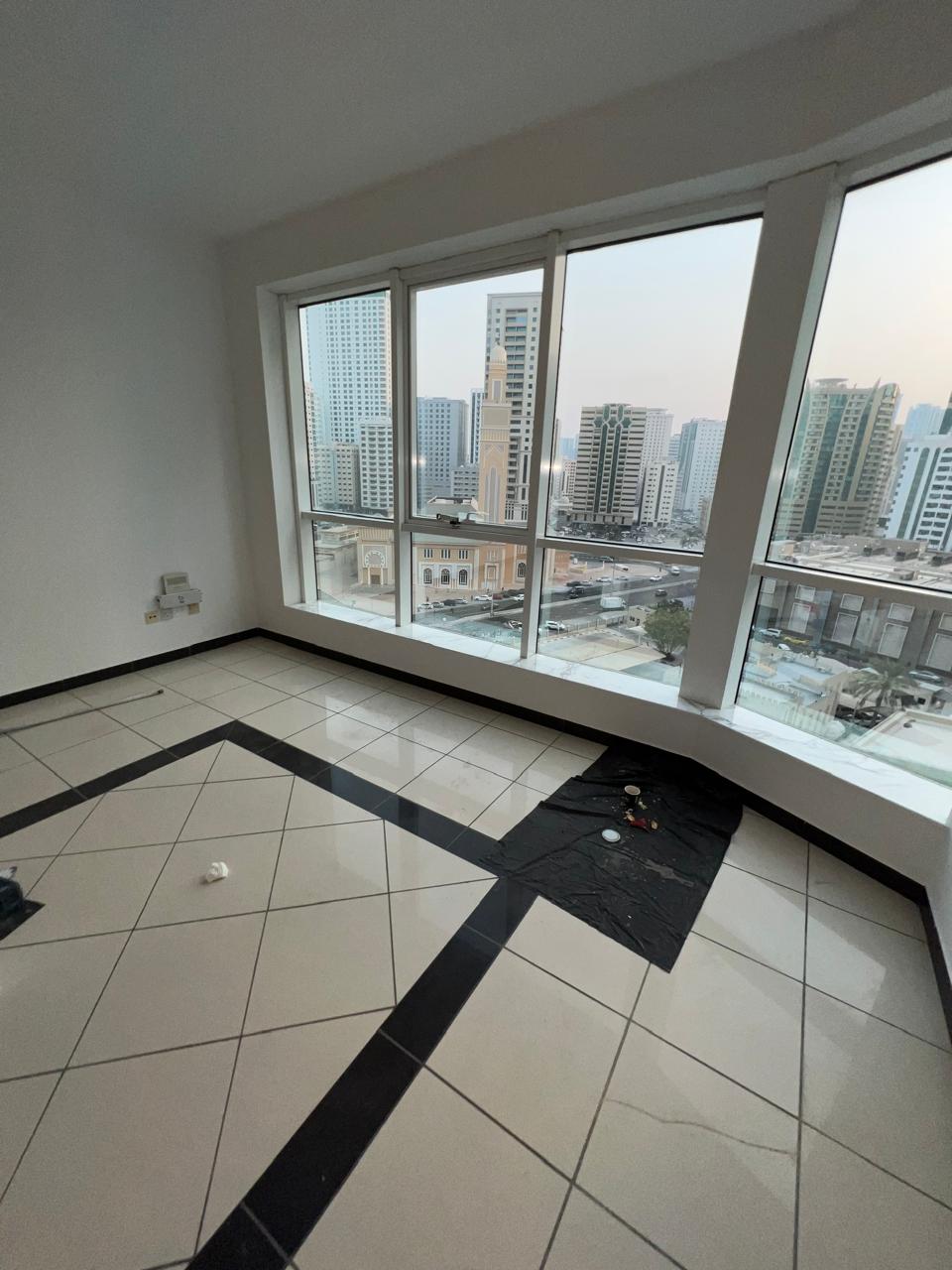 3BR apartment in Sharjah, Al Qasba. Master room, 3 bathrooms, open view, no parking. Close to all services, flexible payment via Tabby. Rent AED 68,00