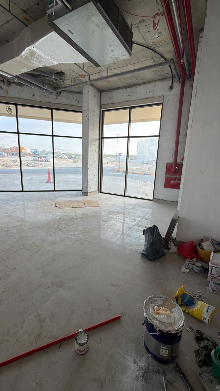 For Rent shop in a prime location, close to all services.