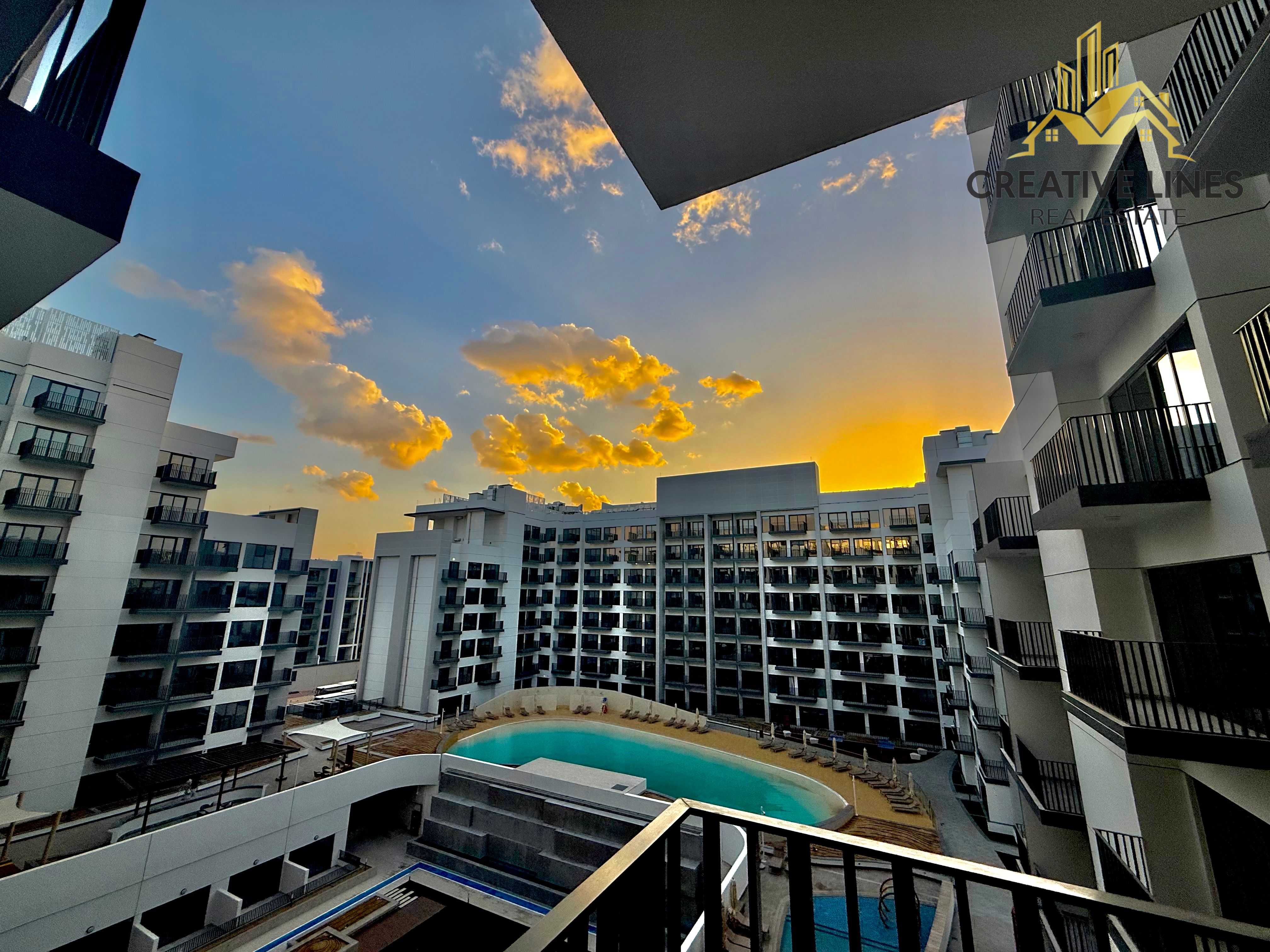 Brand new // Ready to move // Pool view // Kitchen appliances