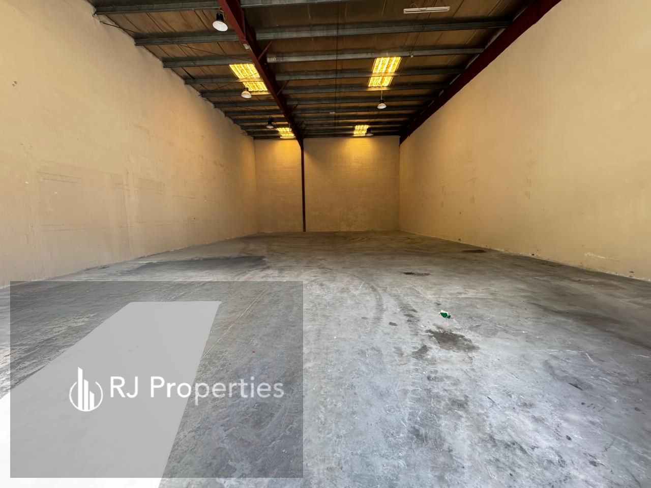 LUXURY warehouse for storage very prime lecation Business area ready to move Electricity 11kw only 190k