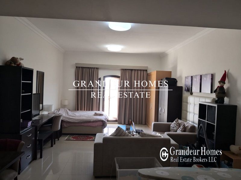 Spacious Studio | Ready to Move | Lincoln park