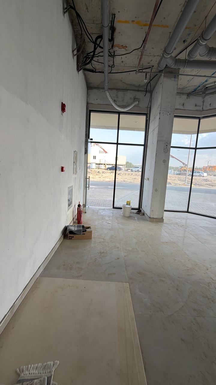 For Rent shop in prime location, close to all services.