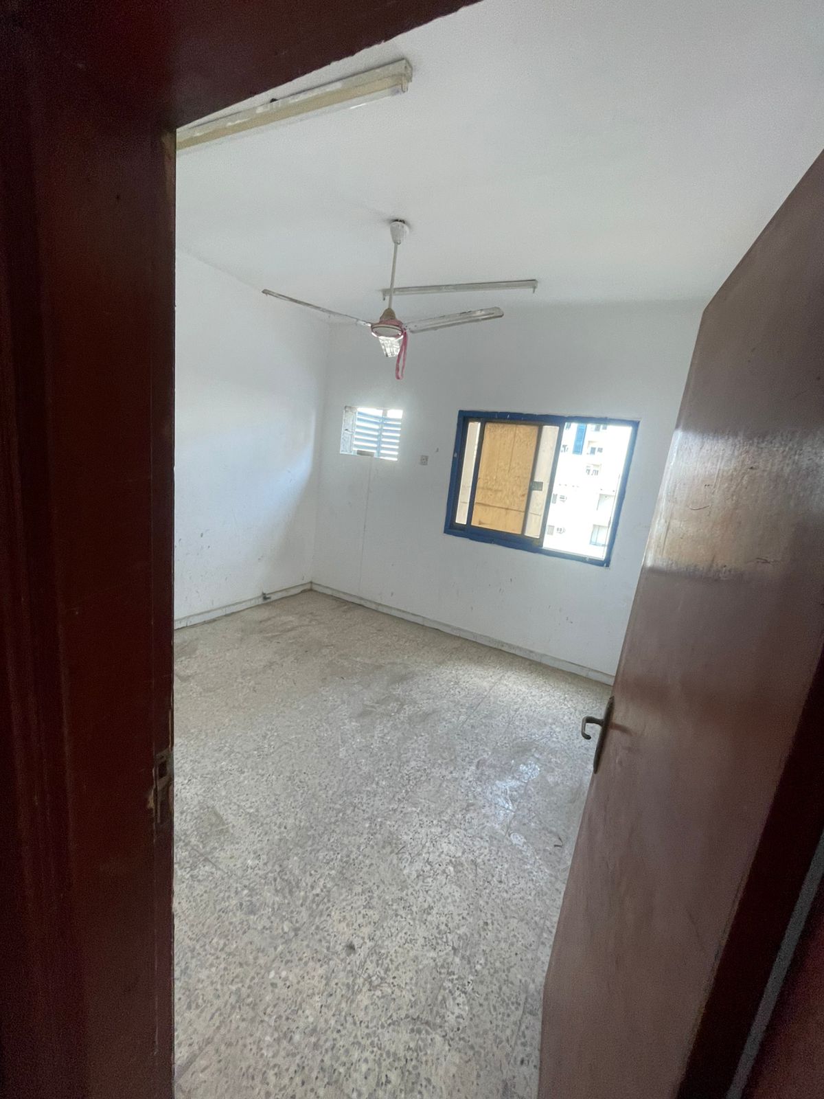 For annual rent in Sharjah, area of Umm Al Tarfa: two rooms, a living room, a bathroom, and a balcony.