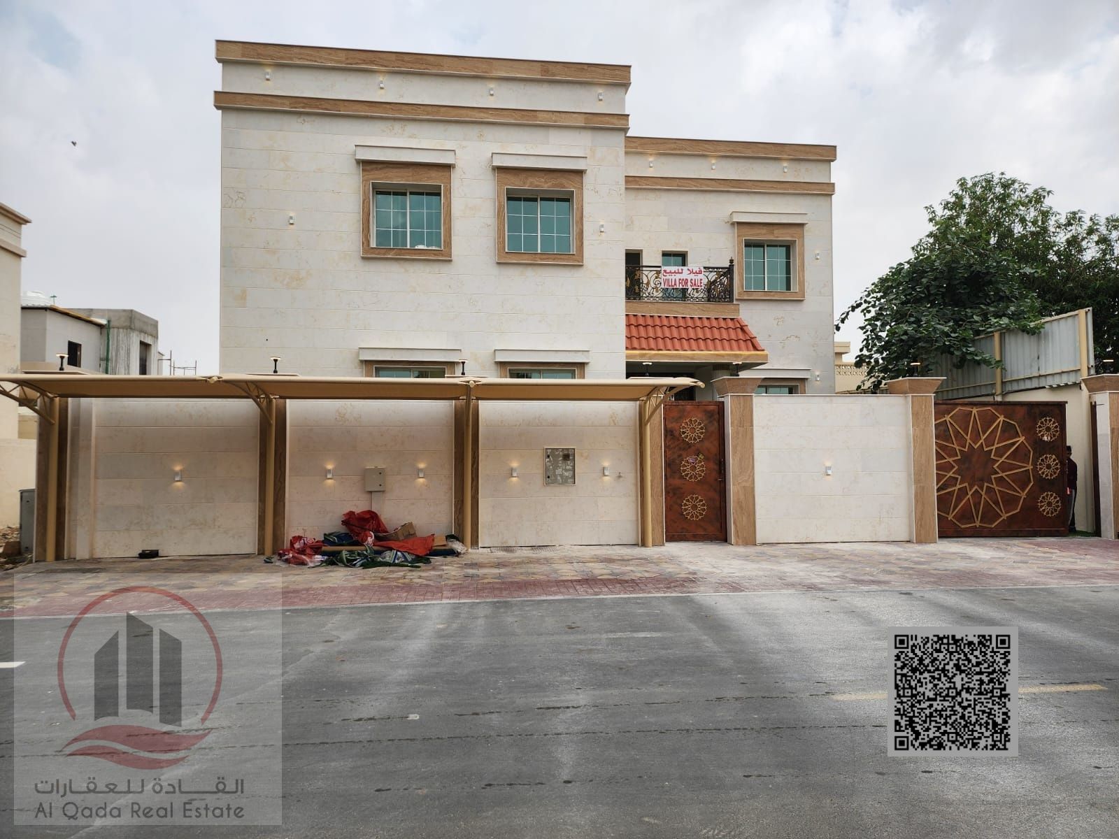 Corner villa for sale in Ajman, Al Rawda area. 5 master bedrooms, majlis, living room, and maid's room. Freehold ownership for all nationalities. Bank