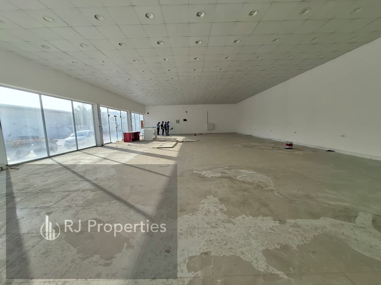 LUXURY shop very prime lecation business area ready to move jest 220k