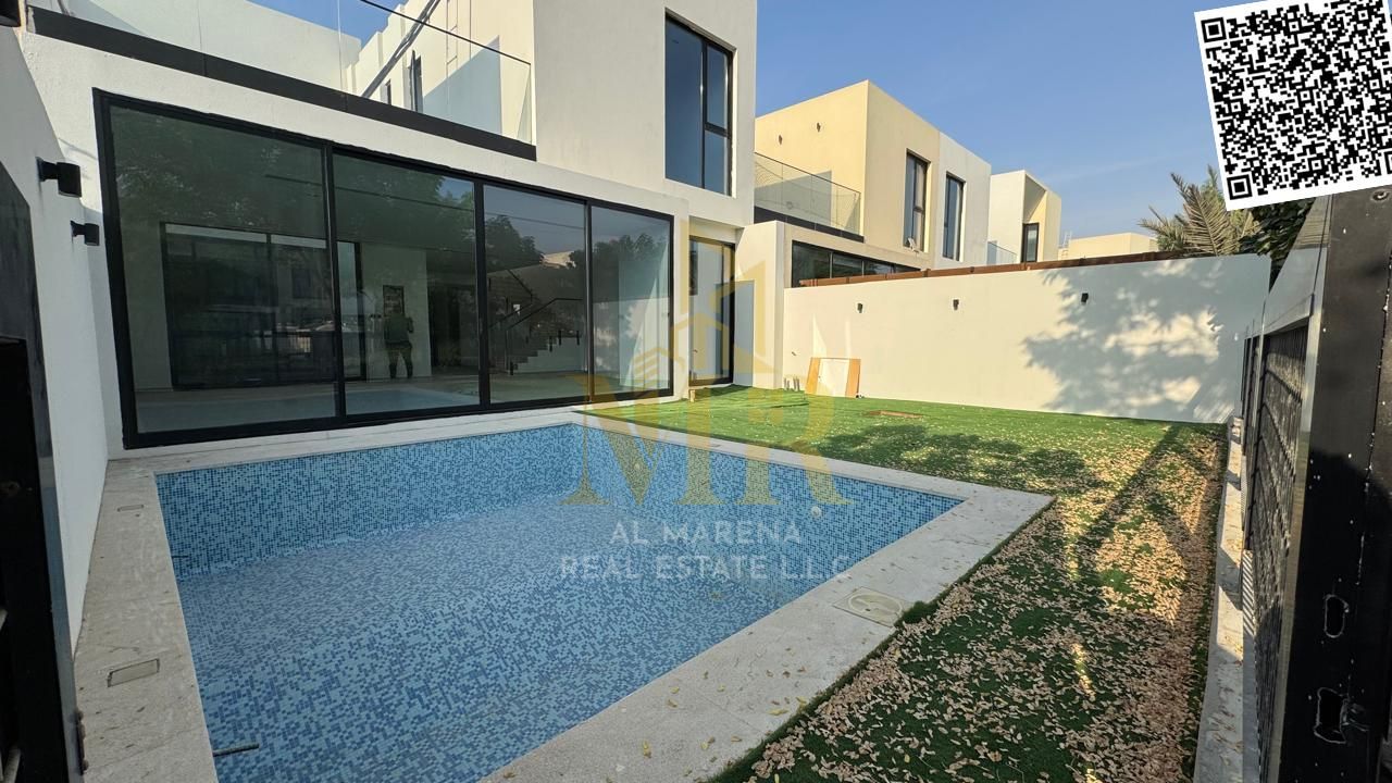 Villa for sale in a golf course surrounded by stunning natural scenery. Personalized finishing and distinctive modern design. Price includes all-inclu