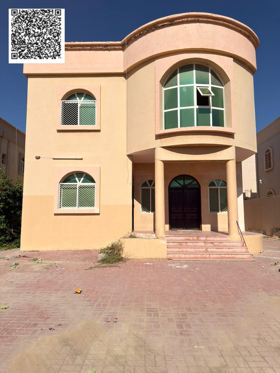 Villa for rent in Ajman, Al Rawda 2 area. Two floors. 5000 sq ft. Five bedrooms, living room, majlis, and a large yard. Prime location close to amenit