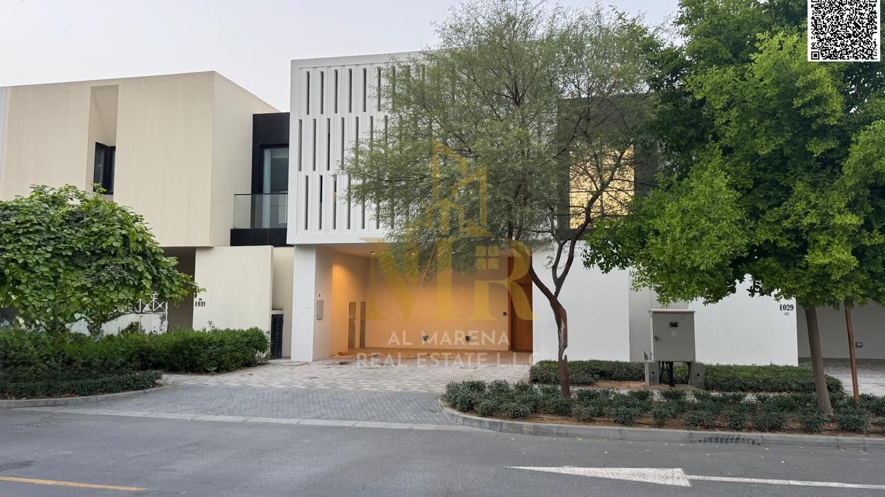 Unmissable opportunity! Smart villa in Al-Zawraa, fully equipped with electricity, water, and air conditioning. Freehold ownership for all nationaliti
