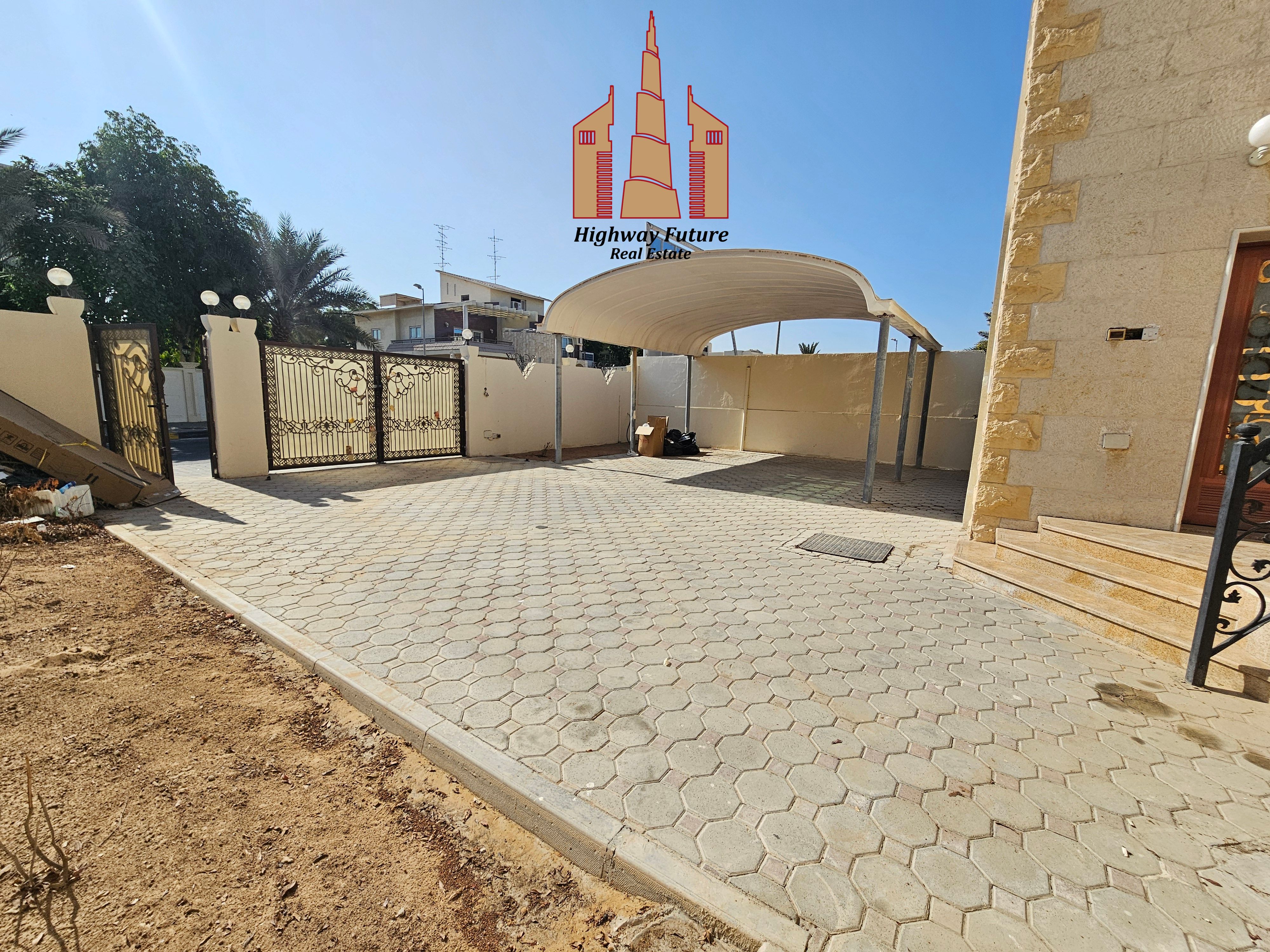 6 Bed room Hall Majlis 4 Master room wardrobe Near Beach Maids room 120k